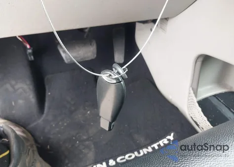 2016 Chrysler Town & Country Touring from USA, damaged, VIN 2C4RC1BG7GR185579